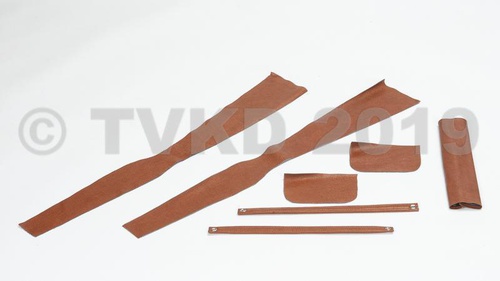 Compleet lederen interieur, met deurpanelen, brede hoofdsteunen en middenarmsteun vooraan. Bruin leer. Met inruil van voorstoelen en achterbank