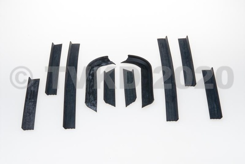Set rubbers op chassis aan voorvleugel