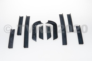  - Set rubbers op chassis aan voorvleugel