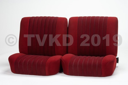 Compleet stoffen interieur, met deurpanelen, brede hoofdsteunen en middenarmsteun. Met inruil van de oude stoelen en achterbank. Rood stof