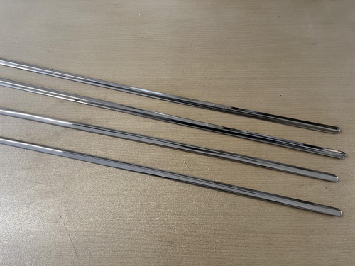 Set sierstrips bovenkant, voor 4 deuren, Pallas. Voor de bevestiging van de bekleding boven het deurpaneel.