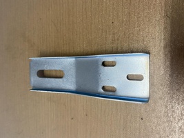  - bevestigingsbeugel motorkapslot op bumper 2cv ribbelmotorkap