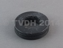 Doorvoerrubber voorvleugel tbv de motorkapkabel